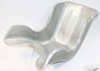 【GreyHound】新型シートT0-NUOVO登場 剛性UPと低重心を図ったホールド形状シート